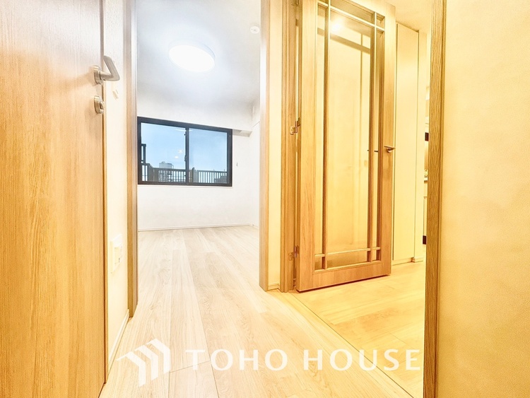 内装 使いやすく、明るい洋室に仕上がります。子供部屋や趣味のお部屋にご利用できます。ご自身で家具などを配置し、素敵な空間を創り上げられます。