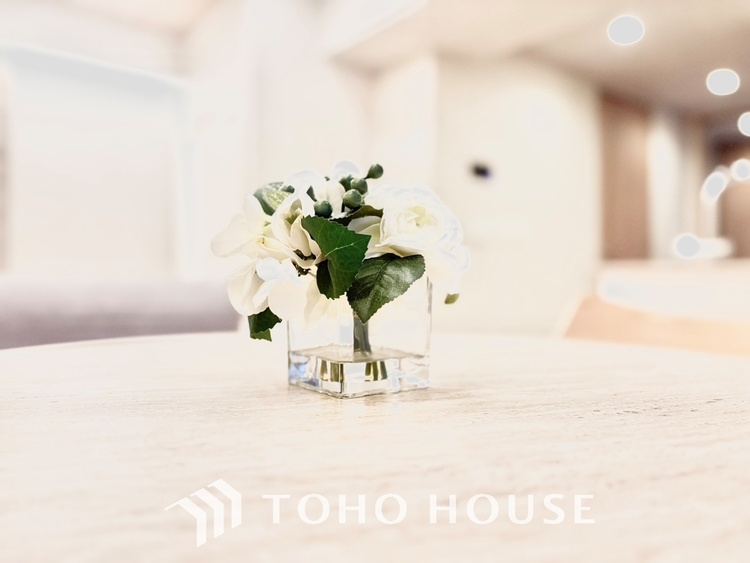 内装 使いやすく、明るい洋室に仕上がります。子供部屋や趣味のお部屋にご利用できます。ご自身で家具などを配置し、素敵な空間を創り上げられます。