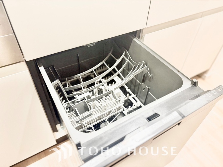 キッチン 広々としたキッチンのシンクは、料理の準備と片付けを楽にし、使いやすさを最大限に引き立てます。