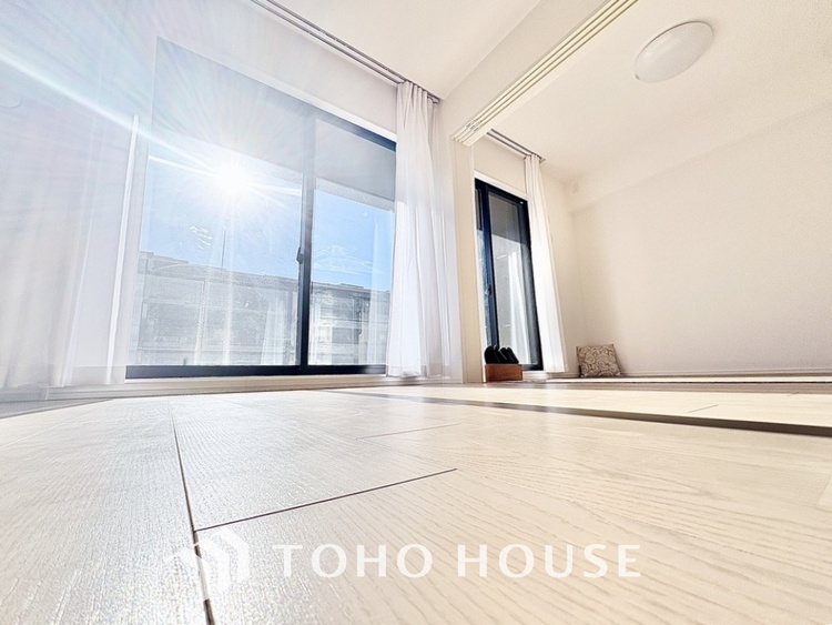 内装 ◆瀟洒な空間◆落ち着きのある彩が見事に調和させた瀟洒な空間を演出。ここに集まる家族の会話と笑顔が絶え間なく続く幸せな空間。