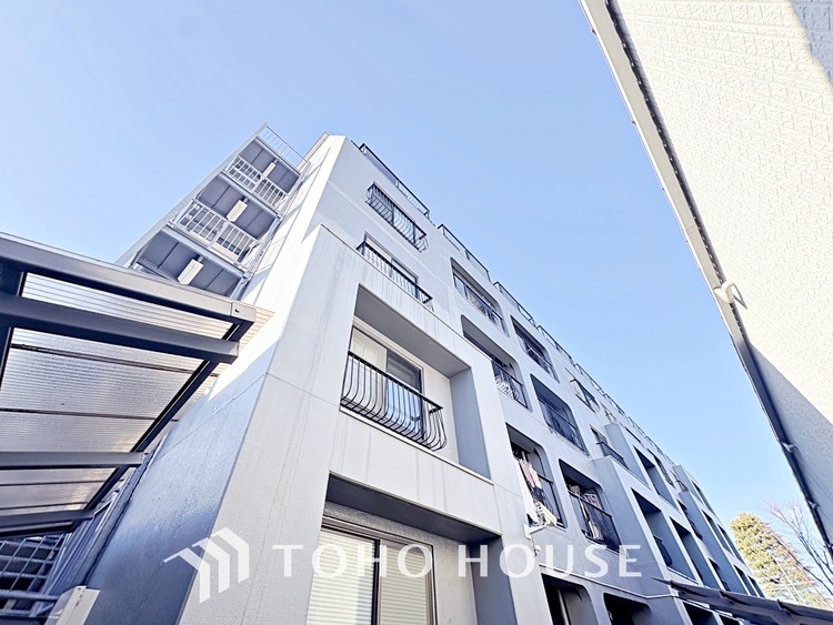 外観 キッチンは家族の絆を育む大切な空間。シンプルで使い易いシステムキッチンで愉しく作る料理は愛情のある美味しいご馳走に。家族で使えるダイニングキッチンです。