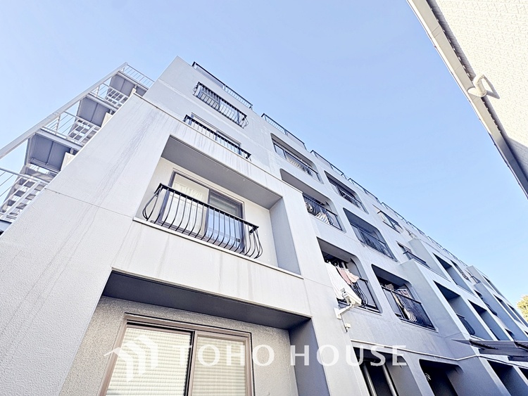 外観 広々としたキッチンのシンクは、料理の準備と片付けを楽にし、使いやすさを最大限に引き立てます。