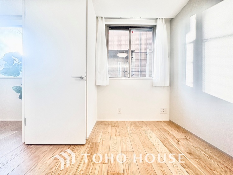 内装 ◆色彩◆この空間に放たれた光は華美なまでに演出されたデザイン。流れる時をより芳醇なコーヒーの様な色彩奏でるアダージョ。そして情景豊かな作品のような暮らしがイメージできる。