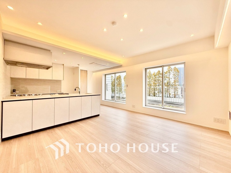 内装 ◆癒しの空間◆室内構成に拘り採光とセンスを散りばめた空間。それは『柔らかさ』に似た素敵な居場所。そこに暮らす人のことを考えつくり出したものは『癒し』という心地よい居場所なんだと思う