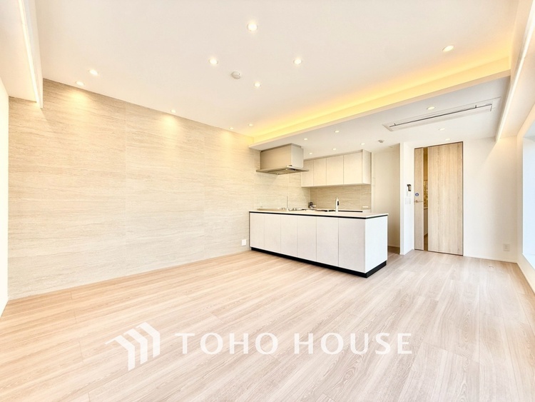 内装 ◆隠された美しさ◆流麗な音楽が流れているような繊細でいながら整然かつ堅牢なこの空間。この空間は確かに美しい。しかし、そこには美しさ以上のものが隠されている。