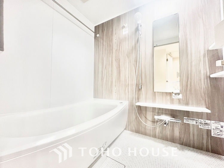 風呂 ◆浴室◆の温もりを感じ、ふわりと寄り添う太陽の妖精たちが自然と僕達を微睡ませる。うとうとしたい訳ではないがそんな時間が嫌いじゃない自分がここにいる。