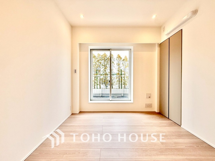 内装 ◆色彩◆この空間に放たれた光は華美なまでに演出されたデザイン。流れる時をより芳醇なコーヒーの様な色彩奏でるアダージョ。そして情景豊かな作品のような暮らしがイメージできる。