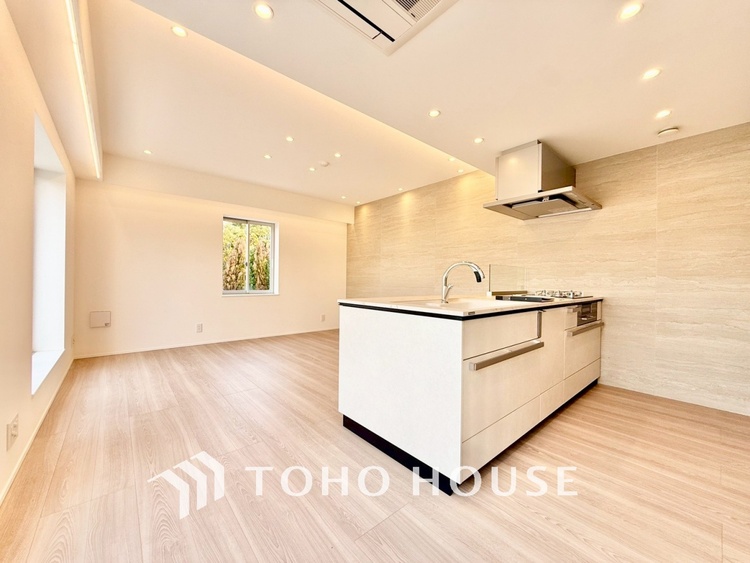 内装 ◆ここに在る◆事も無げに美しく、伝えるには筆舌に尽くし難い。豪華絢爛や華美と言う事ではなく、住まう者にとって暮らし易く心地がいいと言う美しさがこの住まいには込められている。