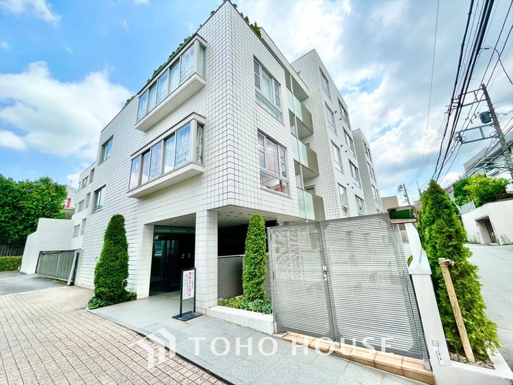 外観 ◆共有空間◆些細な事でほっぺを膨らまして怒る君。それでも僕達はこれからも一緒だよ。喧嘩をしても離れたくないから一つはさんだ同じ場所にいる。分かるよ。そこに君が