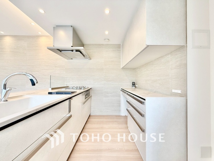 キッチン ◆愛育◆キッチンは家族の絆を育む大切な空間。シンプルで使い易いSystemKitchenで愉しく作る料理は愛情のある美味しいご馳走に。