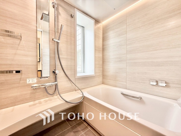 風呂 ◆浴室◆の温もりを感じ、ふわりと寄り添う太陽の妖精たちが自然と僕達を微睡ませる。うとうとしたい訳ではないがそんな時間が嫌いじゃない自分がここにいる。