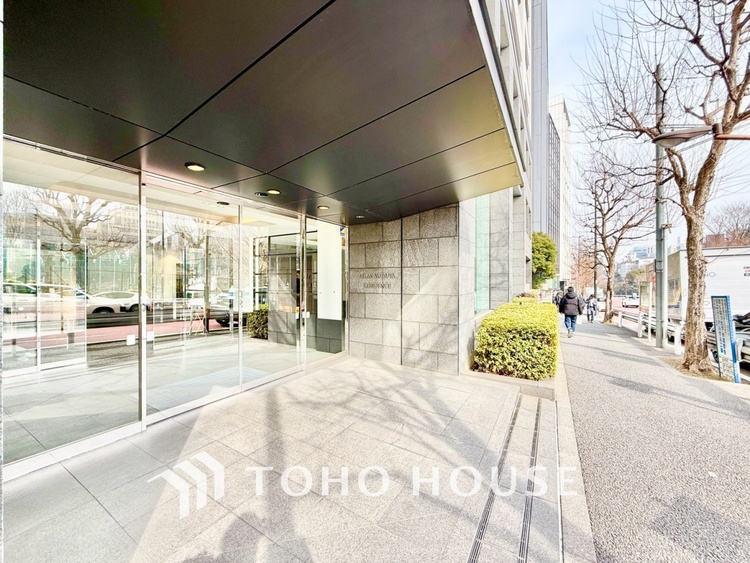 内装 ◆間接照明◆オレンジ色の光が僕達を大人な気分にさせる。静かで優しく語りかけるその光は、今日の終わりを告げてくれ、でも明日にはいい事が必ず来るよ。そんな囁きが聞こえてくる