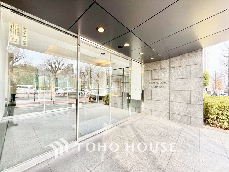 内装 ◆色彩◆この空間に放たれた光は華美なまでに演出されたデザイン。流れる時をより芳醇なコーヒーの様な色彩奏でるアダージョ。そして情景豊かな作品のような暮らしがイメージできる。