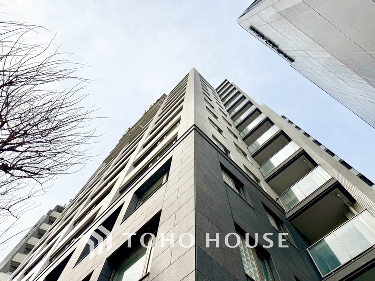 内装 ◆ここに在る◆事も無げに美しく、伝えるには筆舌に尽くし難い。豪華絢爛や華美と言う事ではなく、住まう者にとって暮らし易く心地がいいと言う美しさがこの住まいには込められている。