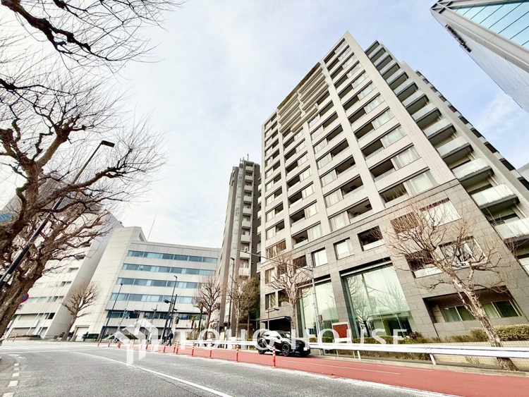 内装 ◆リビング◆そこには目を輝かせ笑顔で見つめてくれる君がいて、「おかえり」の言葉がこだまする。何気ない日々の挨拶は僕にとっては幸せで、同時に君の瞳にも恋している。