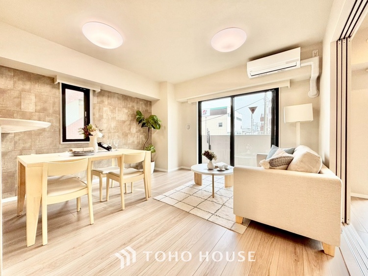 内装 ◆癒しの空間◆室内構成に拘り採光とセンスを散りばめた空間。それは『柔らかさ』に似た素敵な居場所。そこに暮らす人のことを考えつくり出したものは『癒し』という心地よい居場所なんだと思う