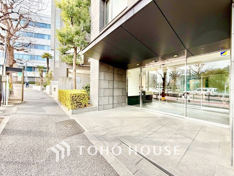 キッチン ◆隠された美しさ◆流麗な音楽が流れているような繊細でいながら整然かつ堅牢なこの空間。この空間は確かに美しい。しかし、そこには美しさ以上のものが隠されている。