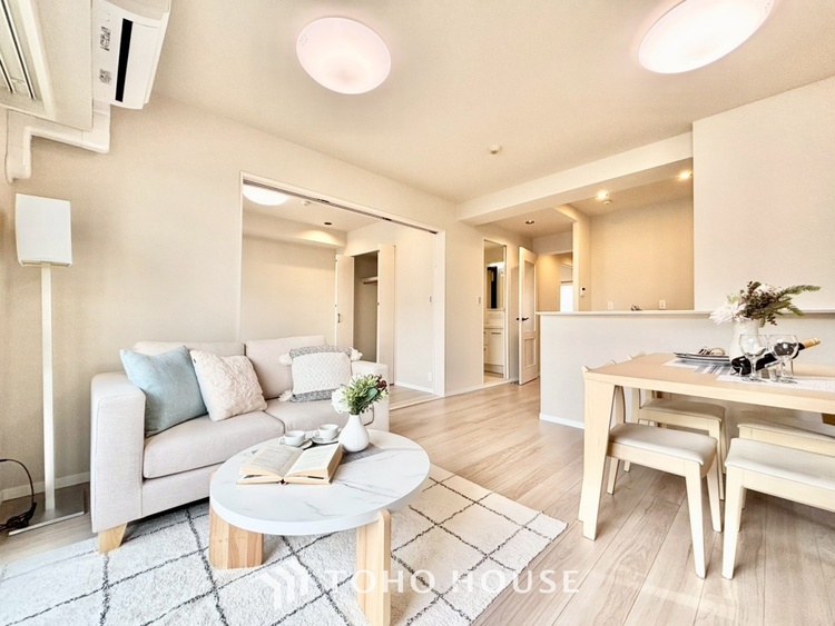 内装 ◆隠された美しさ◆流麗な音楽が流れているような繊細でいながら整然かつ堅牢なこの空間。この空間は確かに美しい。しかし、そこには美しさ以上のものが隠されている。