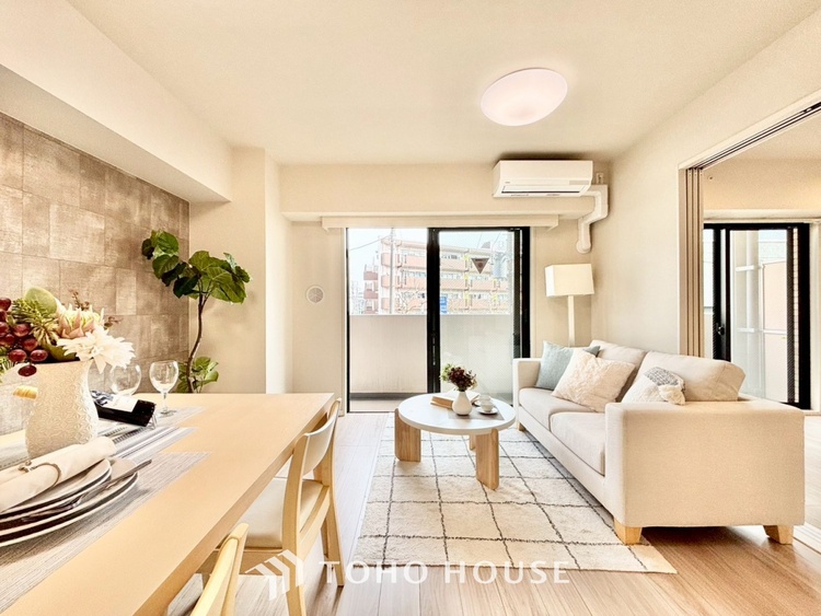 内装 ◆ここに在る◆事も無げに美しく、伝えるには筆舌に尽くし難い。豪華絢爛や華美と言う事ではなく、住まう者にとって暮らし易く心地がいいと言う美しさがこの住まいには込められている。