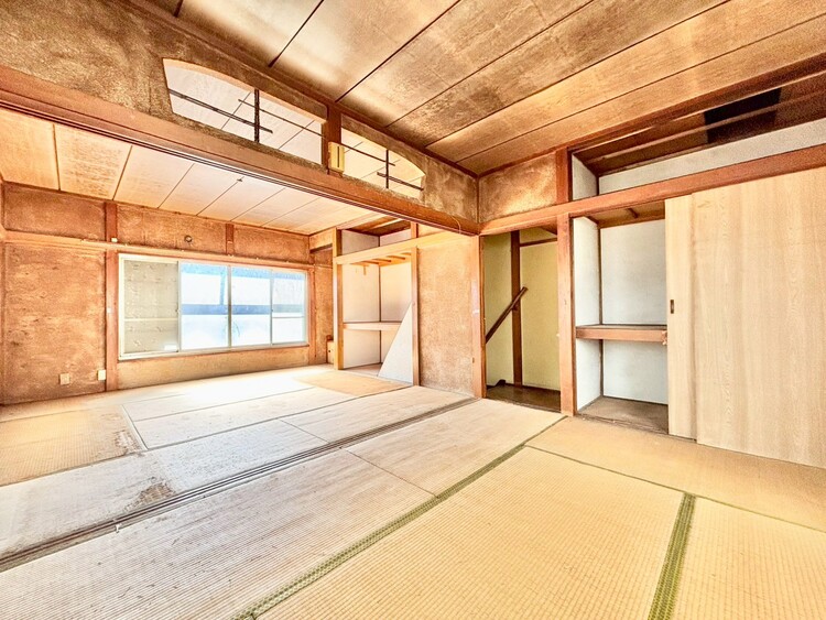 内装 【愛する人達】との幸せな時間をここで楽しむ。耐震性、デザイン、そして対面キッチンを備えたユーティリティー。何も妥協しないライフスタイル。愛する家族を大切にする人達が住まう家。