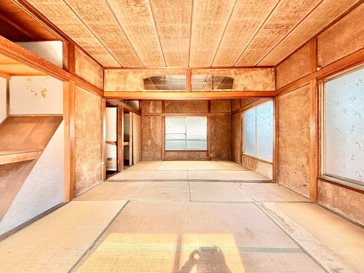 内装 【悠久の時】家族への思いを抱きながら、平和に過ごす悠久の時。あたかかく感じるのは、日当たりだけではない。広く和やかに暮らせる空間と、家族の存在を噛みしめて