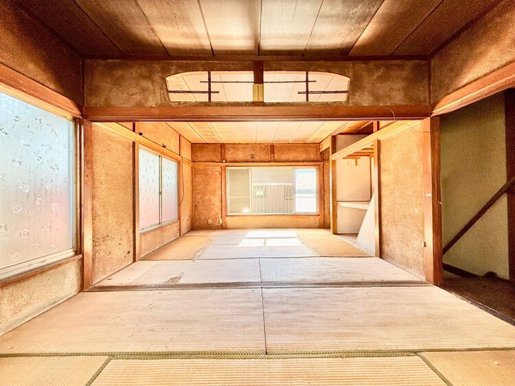 内装 【スペシャルシーン】デイリーシーンからスペシャルシーンまで様々なシーンで使用出来る、フレキシブルで飽きのこないこの空間。僕の頭の中では大好きなソファとダイニングテーブルと家族の笑顔が広がっていた