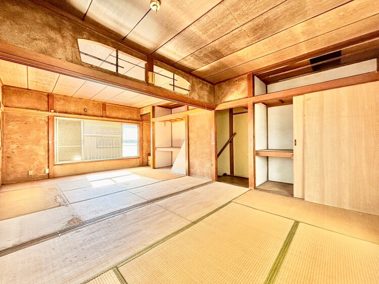 内装 【快適性＆機能性】住むほどに実感する快適性＆機能性。各空間を彩る設備は、デザイン性に優れたHigh Quality仕様が装備。広く使い勝手のよい空間と設備で、理想の暮らしを演出します