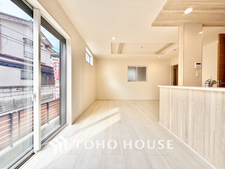 内装 【愛する人達】との幸せな時間をここで楽しむ。耐震性、デザイン、そして対面キッチンを備えたユーティリティー。何も妥協しないライフスタイル。愛する家族を大切にする人達が住まう家。