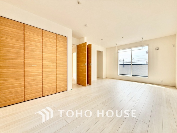 内装 【自身の道】華道、剣道、そしてここで暮らす者の正道。物事の正しい考えや愛する家族とのコミュニケーション。そんな考えの暮らし方がこの空間にも散りばめられている。