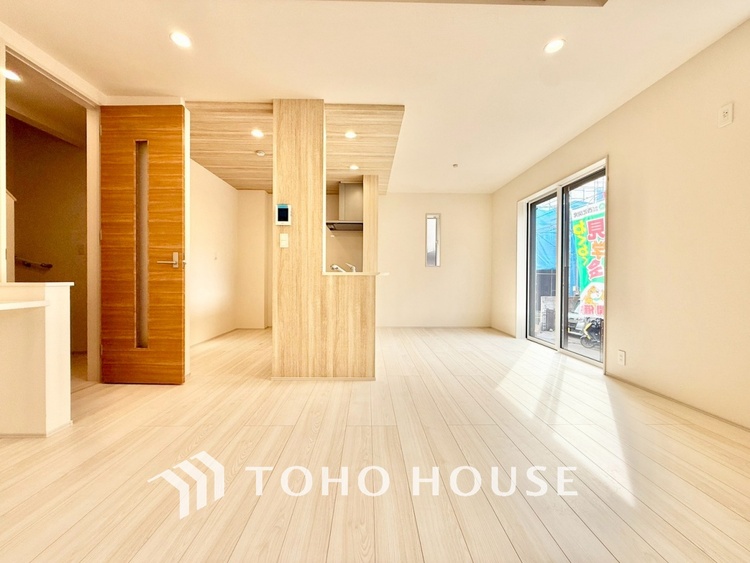 内装 【隠された美しさ】流麗な音楽が流れているような繊細でいながら整然かつ堅牢なこの空間。この空間は確かに美しい。しかし、そこには美しさ以上のものが隠されている。