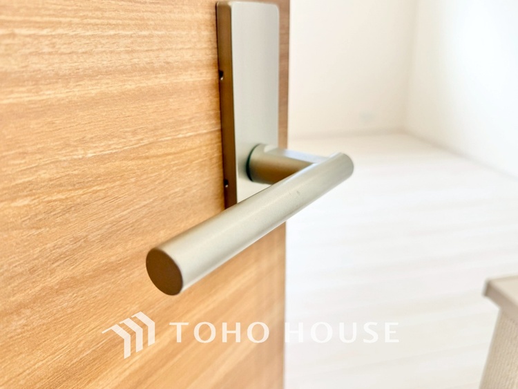 内装 【悠久の時】家族への思いを抱きながら、平和に過ごす悠久の時。あたかかく感じるのは、日当たりだけではない。広く和やかに暮らせる空間と、家族の存在を噛みしめて