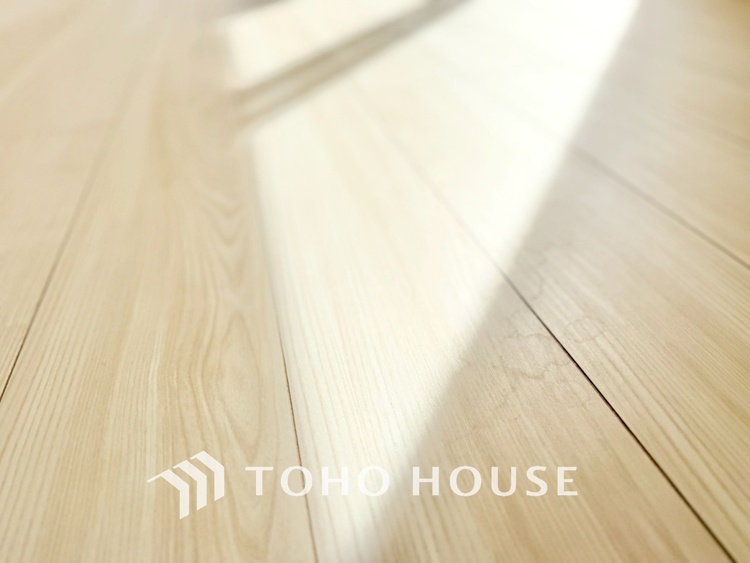 内装 【色彩】この空間に放たれた光は華美なまでに演出されたデザイン。流れる時をより芳醇なコーヒーの様な色彩奏でるアダージョ。そして情景豊かな作品のような暮らしがイメージできる。