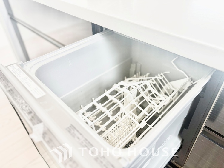 内装 【Kitchen】一歩一歩踏みしめる喜びを。光り眩い羨望のリビングへ。一歩一歩を踏みしめて家族の集う幸せの場所へ。すべてがクライマックスのマイベストホーム。