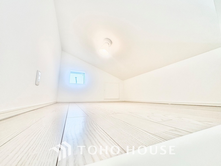 内装 【自身の道】華道、剣道、そしてここで暮らす者の正道。物事の正しい考えや愛する家族とのコミュニケーション。そんな考えの暮らし方がこの空間にも散りばめられている。