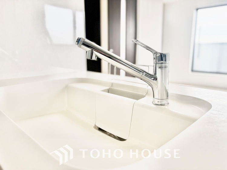 キッチン 【素敵な空間】君の姿に一瞬足を止めていた。美しくて惑わされてしまった自分が信じられない位素敵な空間。そしてこの空間に君がいて喜び歌を歌う僕が燥いでいる。