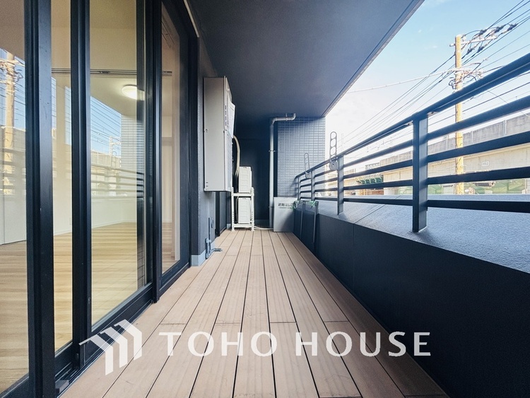 バルコニー 日当たりの良いバルコニーで晴れの日の洗濯物も楽しみになりますね