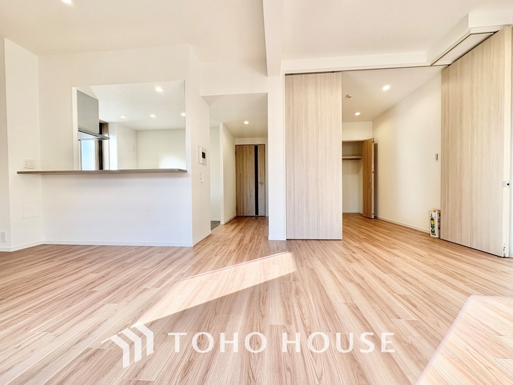 内装 時を超えて愛されるデザインが、日常を特別なひとときへと昇華させます。この場所から、心満たされる豊かな食卓が始まります。