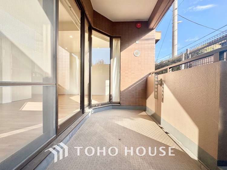 バルコニー バルコニーからの眺望は開放感にあふれ、心安らぐひととき。