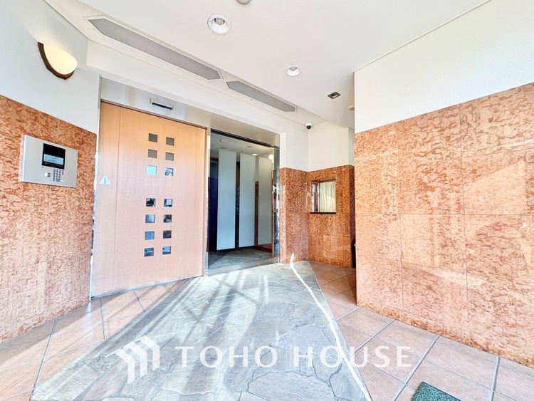 エントランス 感性を育むプライベートルームはシンプルでスマートな空間