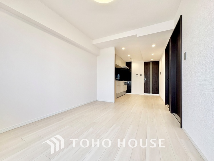 内装 ここにはみんなが集い、食事と楽しい会話が始まる。話に夢中になりすぎて、ついつい時を忘れ夜半過ぎになってしまう。そんな束の間の幸せを感じさせてくれる場所でありたい。　