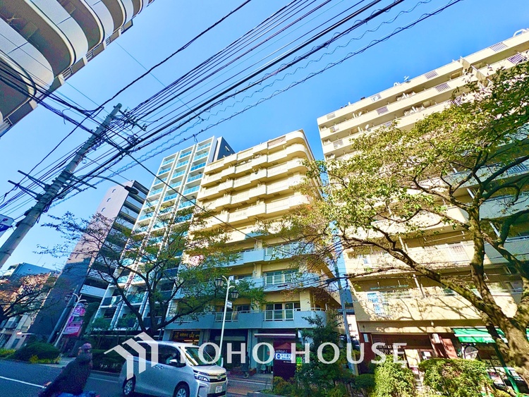 外観 バルコニーからの眺望は開放感にあふれ、心安らぐひととき。