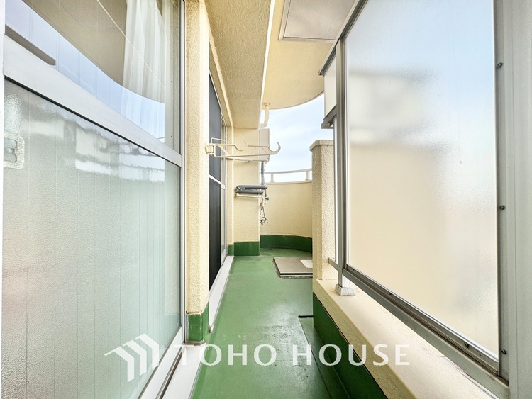 バルコニー バルコニーからの眺望は開放感にあふれ、心安らぐひととき。