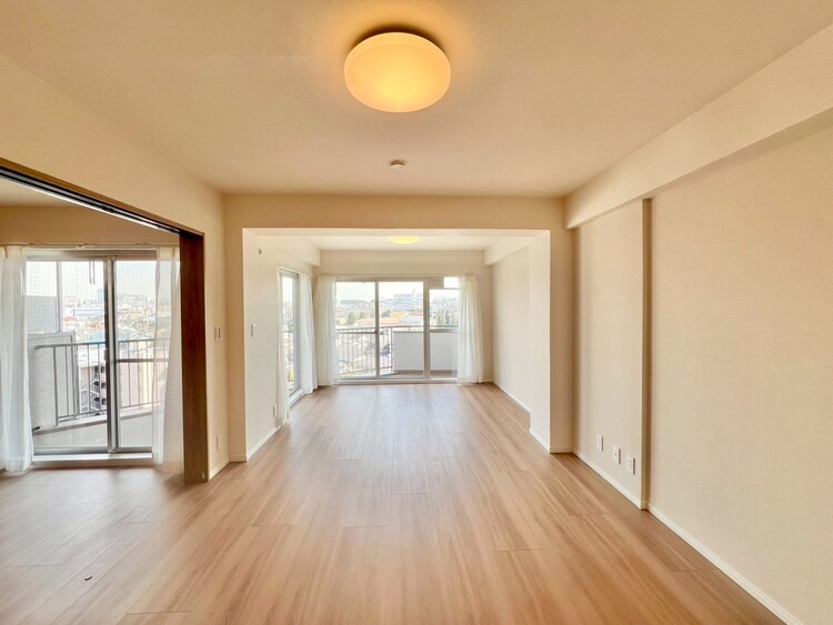 居間 落ち着いた雰囲気に包まれて、伸びやかな空間。