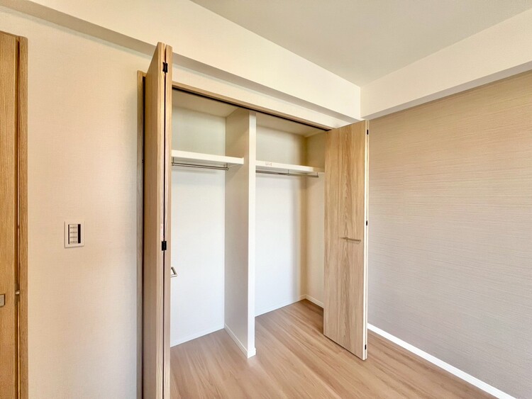 収納 家電やスーツケース、ストック品など何でも片付く嬉しい空間です。