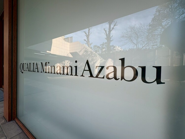 その他 スタイリッシュなエンブレム。お洒落なマンションは入り口から。