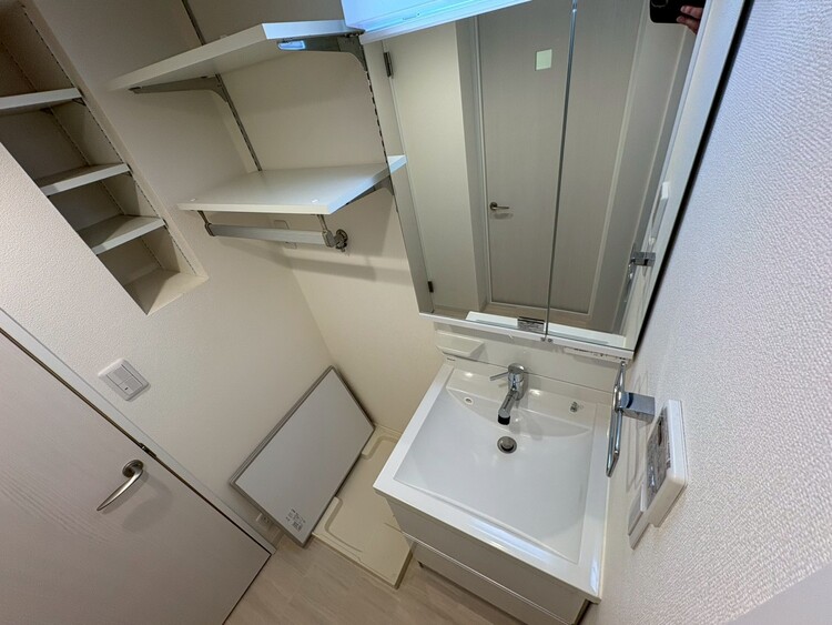 その他 清潔感を感じられる洗面化粧台。