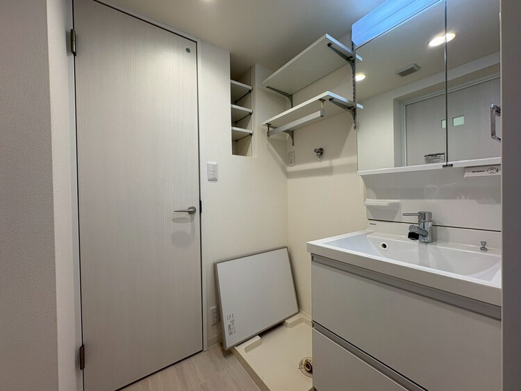 その他 十分な広さの脱衣所。