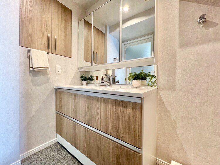 その他 清潔感を感じられる洗面化粧台。