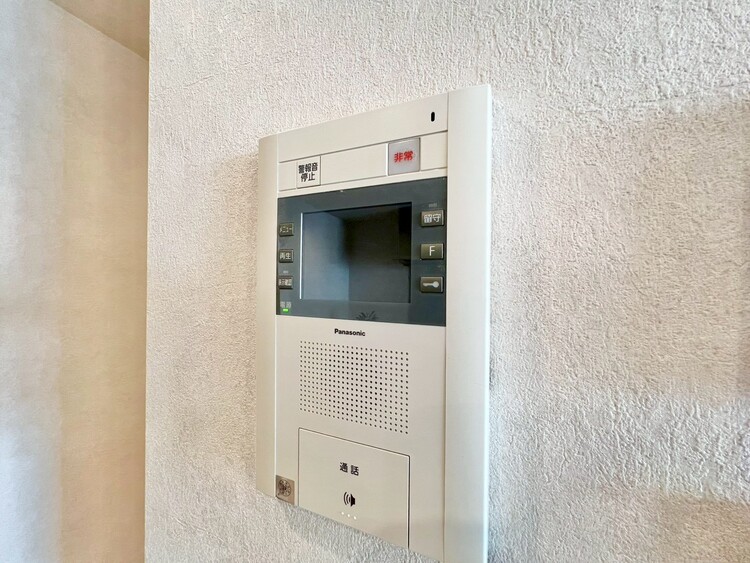 その他 誰が来てもわかる様にモニター付きインターホンを設置。
