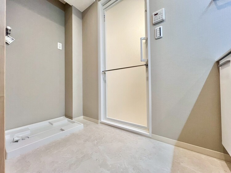 その他 十分な広さの脱衣所。